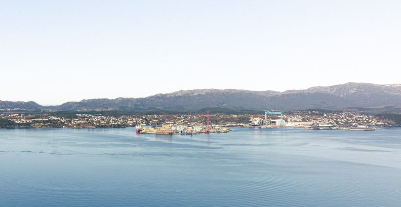 Stord sett fra lufta, med verftet ved fjorden